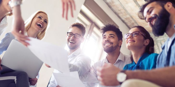 Gruppenmeeting zum Thema Employer Branding