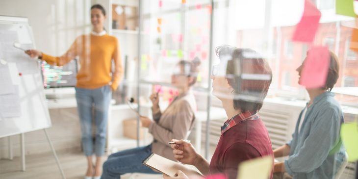 Gruppe in einer Kommunikationsberatung