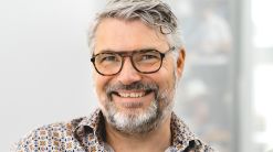 Jens Pfannenschmidt entwickelt als Digital Evangelist für unsere Kunden neue Online-Kommunikationskonzepte und begleitet sie in puncto Design, Realisation und Publikation. Er leistet genau die vorwärtsgerichtete Beratung, die für eine effektvolle 360°-Kommunikation die Basis bildet. Unkonventionelle Lösungen, die den ökonomischen Anforderungen Rechnung tragen, sind dabei immer sein Ziel. Seine persönliche Programmierung steht auf: Digital Lifestyle! 