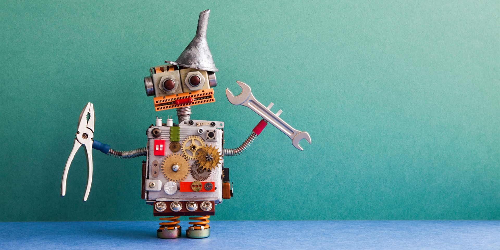 Kleiner Roboter bestehend aus einzelnen Tools