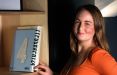 Ordentliche Strukturen, exakter Bildaufbau und ebenso präzise Reinzeichnung. Wenn Melanie Reich darüber spricht, was ihr im Job als Mediengestalterin Digital und Print besonders am Herzen liegt, schwingt neben der Perfektion noch etwas anderes mit: ihre Leidenschaft für kreative Projekte. Melanie verwirklichte sich privat und beruflich in Hannover, Schleswig-Holstein und Hamburg. Wir sind sehr froh darüber, dass sie in ihre Heimat zurückfand – und vom ersten Tag an perfekt in unser Team passt.